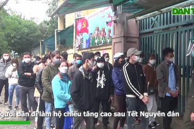 Người dân đi làm hộ chiếu tăng cao vào đầu năm mới