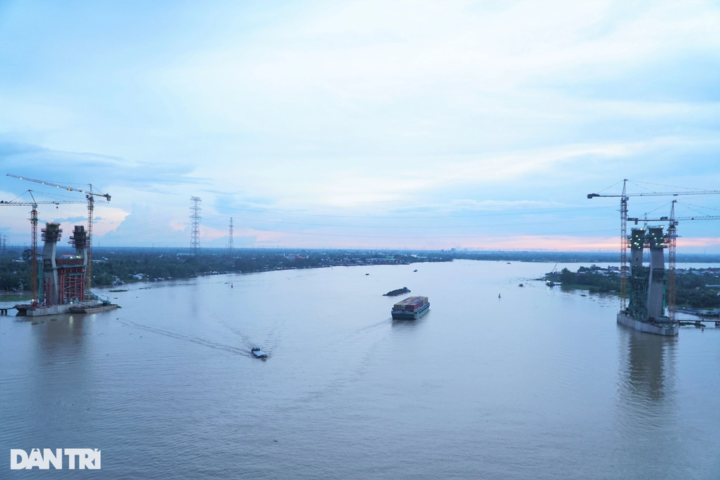 Tai nạn lao động, nam công nhân rơi xuống sông ở công trường cầu Mỹ Thuận 2 - 2 Tai nạn lao động, nam công nhân rơi xuống sông ở công trường cầu Mỹ Thuận 2 - 2