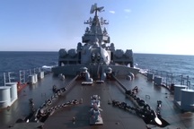 Tuần dương hạm Nga khoe tên lửa gần bờ biển Syria