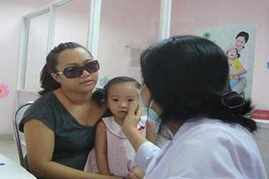 Xáo trộn cuộc sống vì dịch đau mắt đỏ