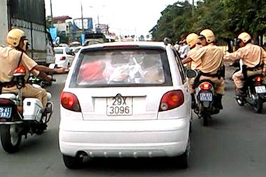 Không khuyến khích Cảnh sát giao thông truy đuổi xe “điên”