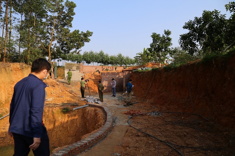 Vây bắt 27 con bạc trong căn hầm xây bí mật giữa đồi vắng - 2 Vây bắt 27 con bạc trong căn hầm xây bí mật giữa đồi vắng - 2