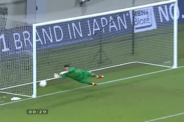 Dân mạng chế ảnh hài hước, tưng bừng ăn mừng chiến thắng trước Malaysia