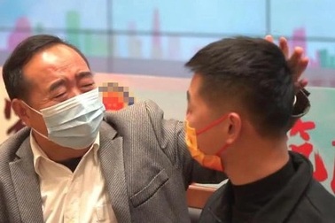 Tìm lại con trai thất lạc sau 27 năm, người cha đau đớn tiết lộ sự thật