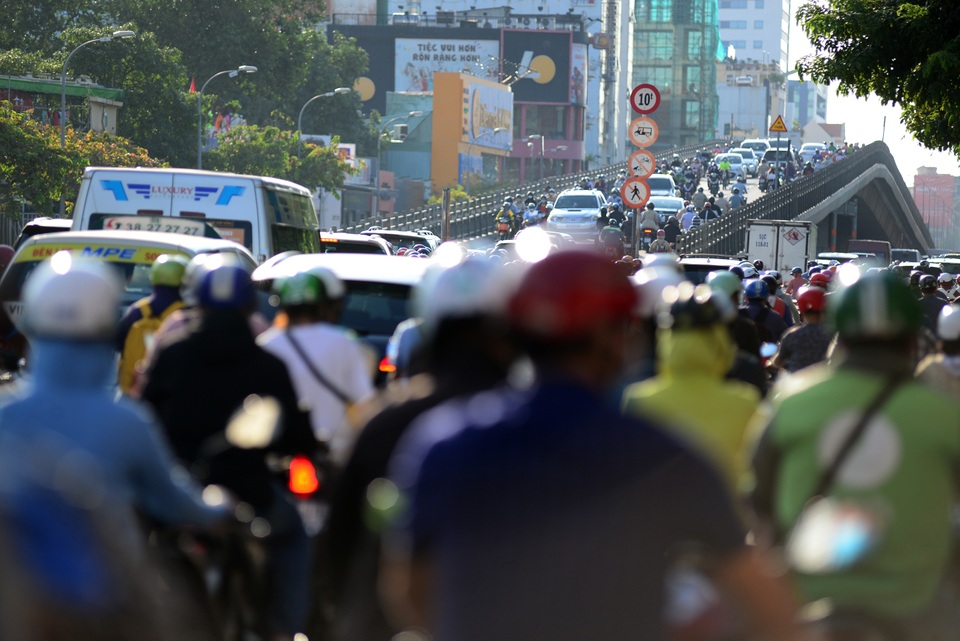 Kẹt xe ở Sài Gòn.jpg Kẹt xe ở Sài Gòn.jpg
