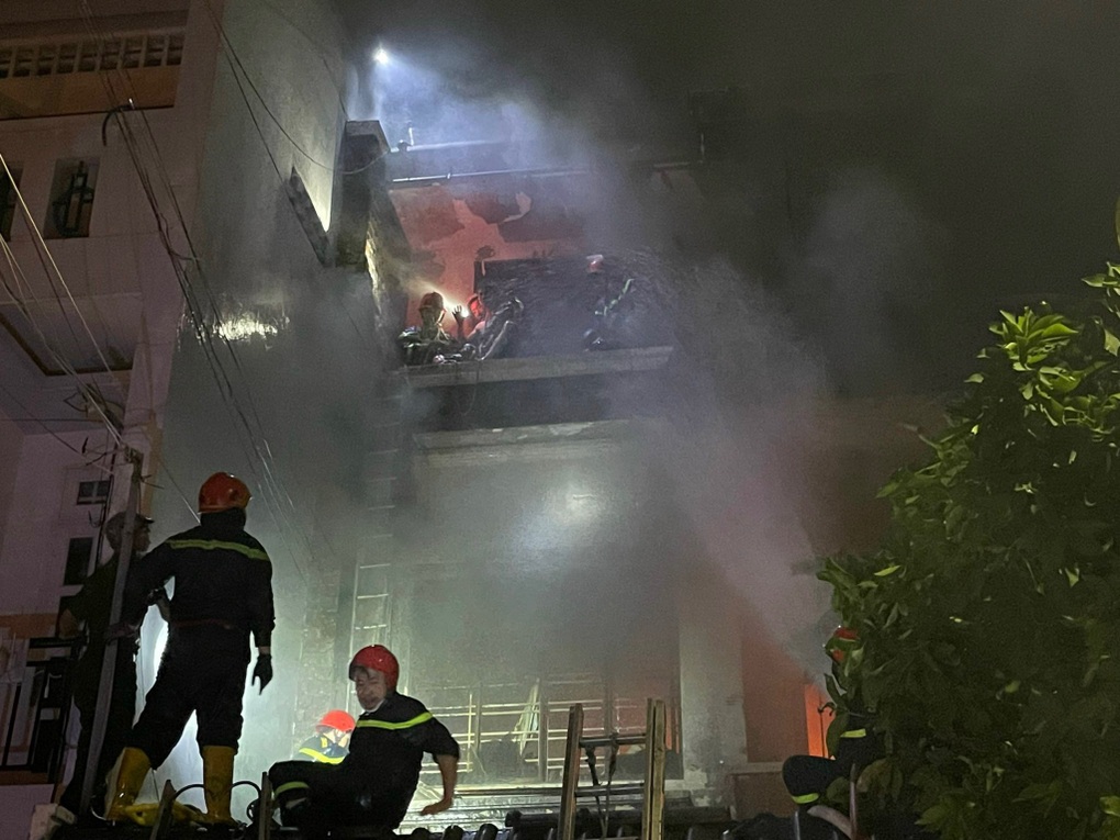 Cháy lớn ở nhà dân lúc rạng sáng, nam thanh niên 22 tuổi tử vong - 1 Cháy lớn ở nhà dân lúc rạng sáng, nam thanh niên 22 tuổi tử vong - 1