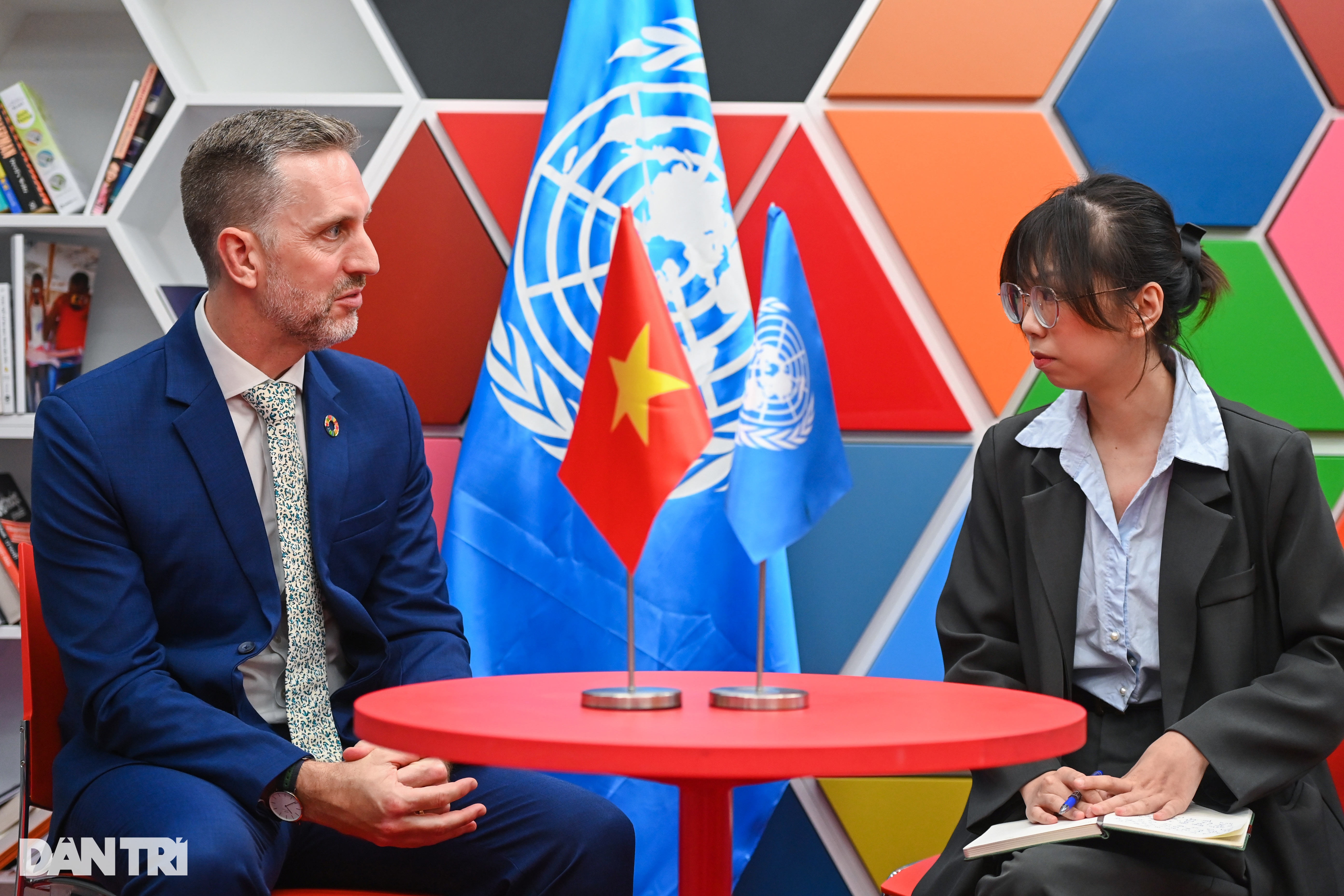 Trưởng Đại diện UNFPA: “Người trẻ không ngại sinh, họ mắc kẹt bởi rào cản Trưởng Đại diện UNFPA: “Người trẻ không ngại sinh, họ mắc kẹt bởi rào cản