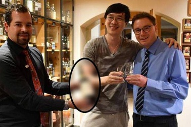 Nhà văn Trung Quốc chi 10.000 USD mua một ly rượu "dỏm"