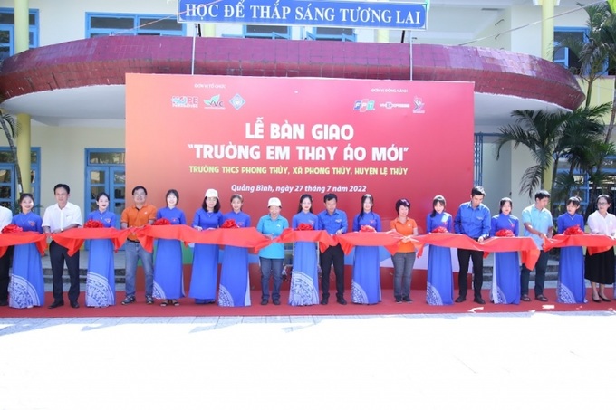 Lễ bàn giao “Trường em thay áo mới” tại huyện Lệ Thủy, tỉnh Quảng Bình.