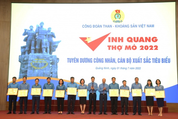 Khen thưởng 23 Công đoàn cơ sở có thành tích xuất sắc trong “Tháng Công nhân” năm 2022