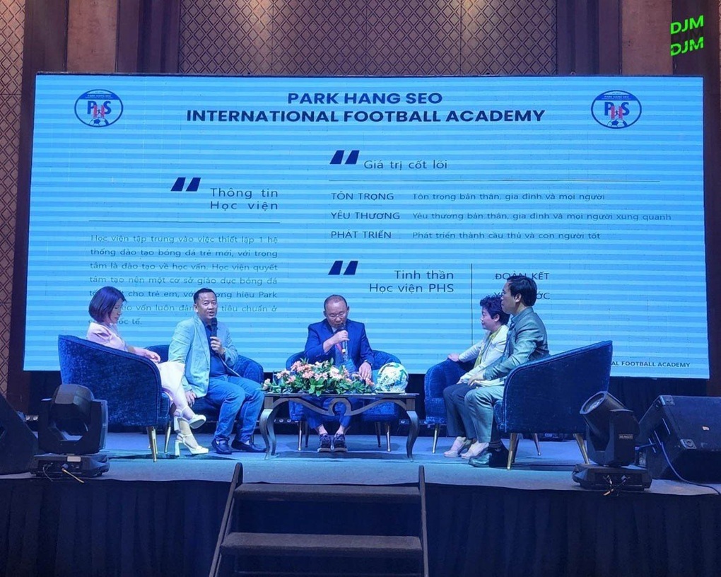 HLV Park Hang Seo trở lại Việt Nam, tiết lộ kế hoạch mở Học viện bóng đá - 1