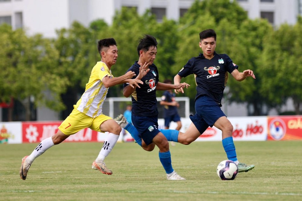 Xác định 8 đội bóng vào tứ kết giải U15 Quốc gia 2024 - 1 Xác định 8 đội bóng vào tứ kết giải U15 Quốc gia 2024 - 1