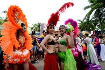 Hàng vạn du khách chen chân trong các khu du lịch, Thảo cầm viên