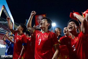 FIFA dùng 4 từ nói về chức vô địch của U22 Việt Nam, khen ngợi Đình Bắc