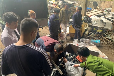 Tiêu hủy gần 4.000 vũ khí và công cụ hỗ trợ thu giữ được