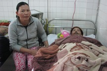 Khánh kiệt vì chồng bị tai nạn nằm liệt ở bệnh viện 5 năm trời 