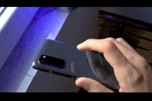 Mẹo bật đèn pin trên smartphone bằng cách gõ vào mặt lưng nổi bật tuần qua