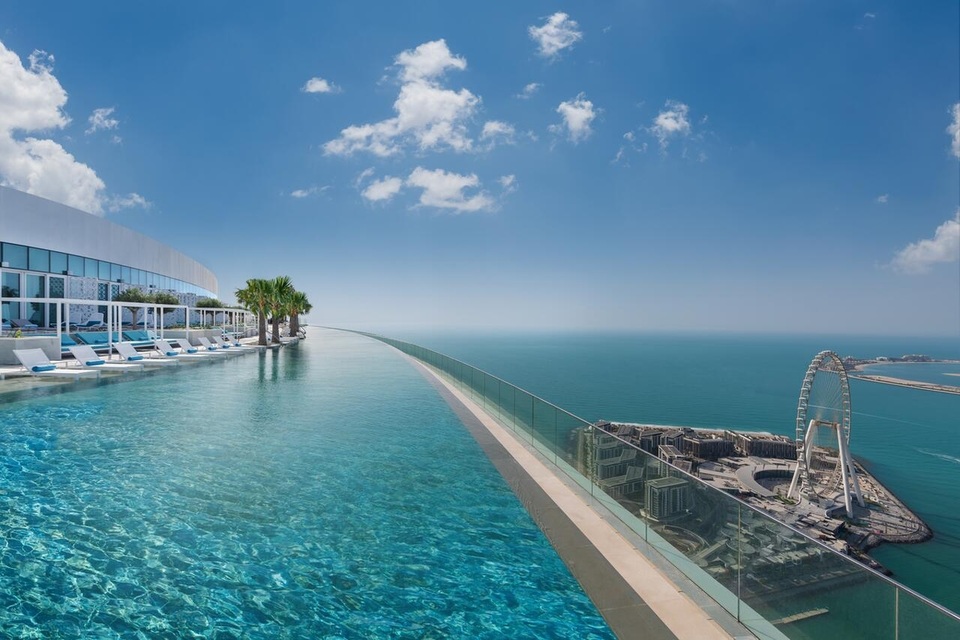 Bể bơi vô cực chạm trời, cao nhất thế giới ở Dubai - 3 Bể bơi vô cực chạm trời, cao nhất thế giới ở Dubai - 3