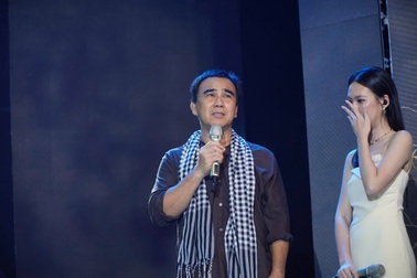 Nghệ sĩ Quyền Linh khóc khi lần đầu chia sẻ về cha ruột