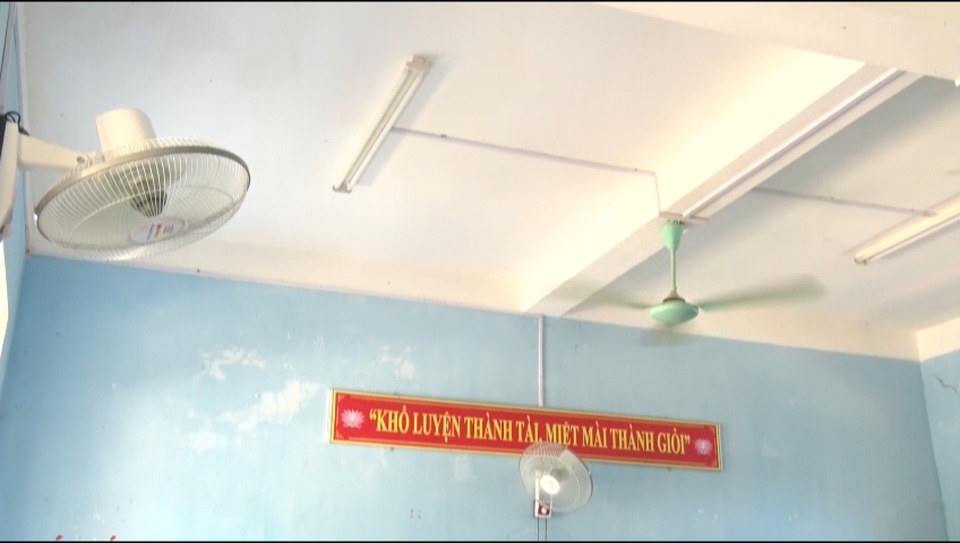 Thầy trò vùng cao căng mình theo đuổi con chữ giữa “chảo lửa” - 3 Thầy trò vùng cao căng mình theo đuổi con chữ giữa “chảo lửa” - 3