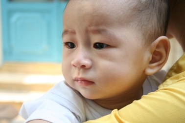 Gặp lại cháu bé bị xe cán văng khỏi bụng mẹ