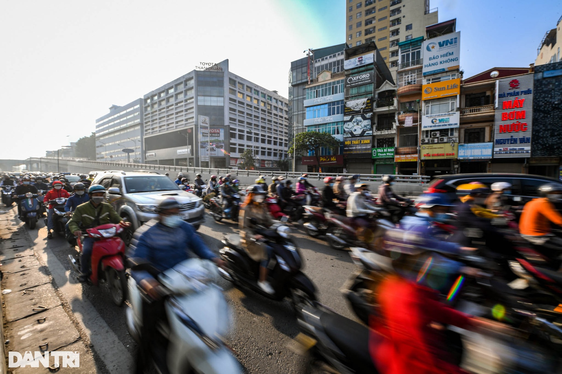 Trời Hà Nội mịt mù trong sáng sớm, cảnh báo đỏ về ô nhiễm không khí - 15 Trời Hà Nội mịt mù trong sáng sớm, cảnh báo đỏ về ô nhiễm không khí - 15