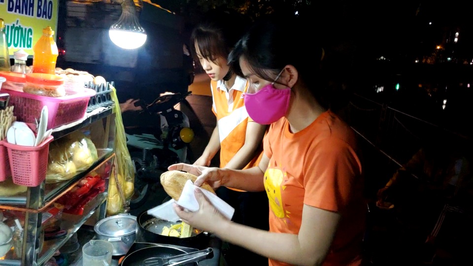 Những gánh hàng đêm thời Covid-19 - 1