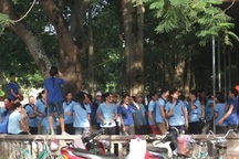 Gần 100 công nhân nhà máy dệt bãi công