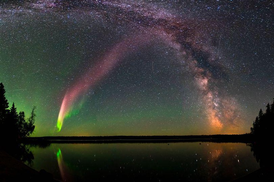 Cực quang màu tím bí ẩn khiến NASA bối rối - 1 Cực quang màu tím bí ẩn khiến NASA bối rối - 1
