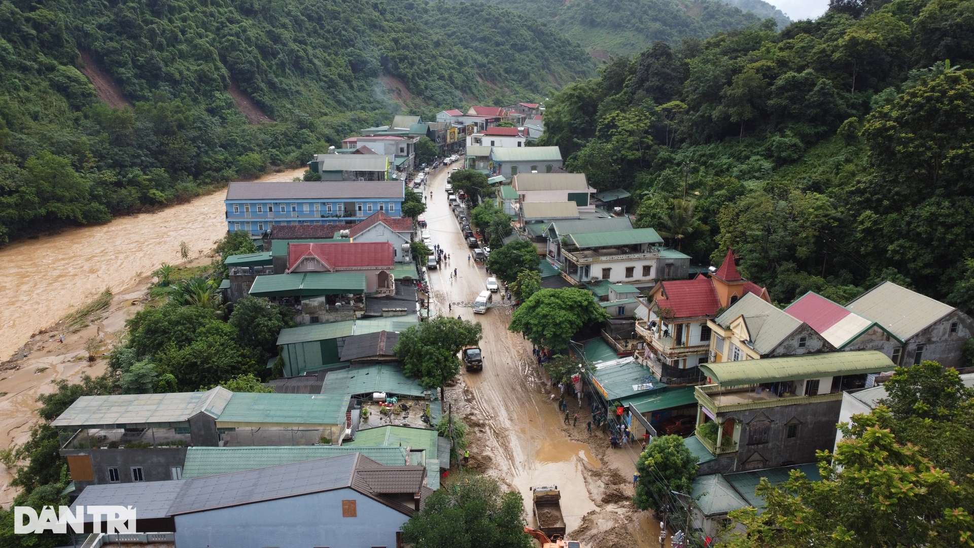 Hiện trường lũ quét kinh hoàng ở Kỳ Sơn nhìn từ trên cao - 1 Hiện trường lũ quét kinh hoàng ở Kỳ Sơn nhìn từ trên cao - 1