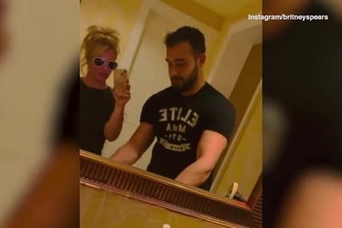 Britney chia sẻ khoảnh khắc vui nhộn bên Sam Asghari lên mạng xã hội