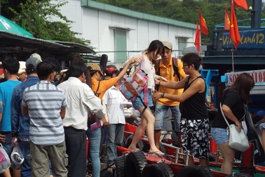 Du lịch biển, đảo “hút” khách ngày đầu Tết Dương lịch