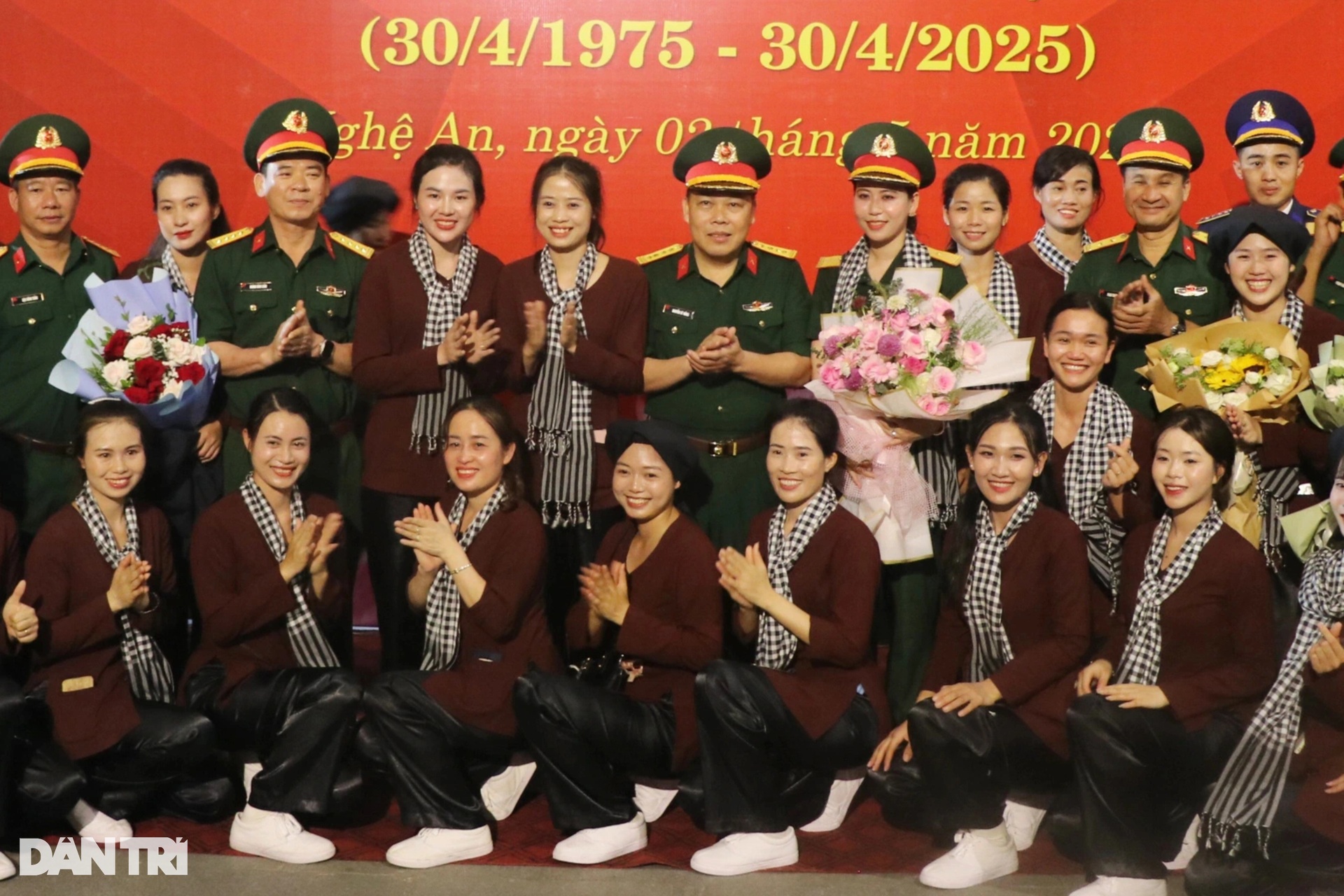 Nữ dân quân xứ Nghệ chia sẻ đặc sản miền Nam khi trở về từ lễ diễu binh - 11 Nữ dân quân xứ Nghệ chia sẻ đặc sản miền Nam khi trở về từ lễ diễu binh - 11