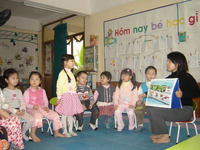 Cha mẹ, giáo viên, người thân nên dạy trẻ cách làm những gì trẻ nếu bị lạc khi đi chơi công viên hay vào nơi công cộng.