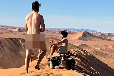 Video nhóm khách khỏa thân ở cồn cát nổi tiếng gây phẫn nộ