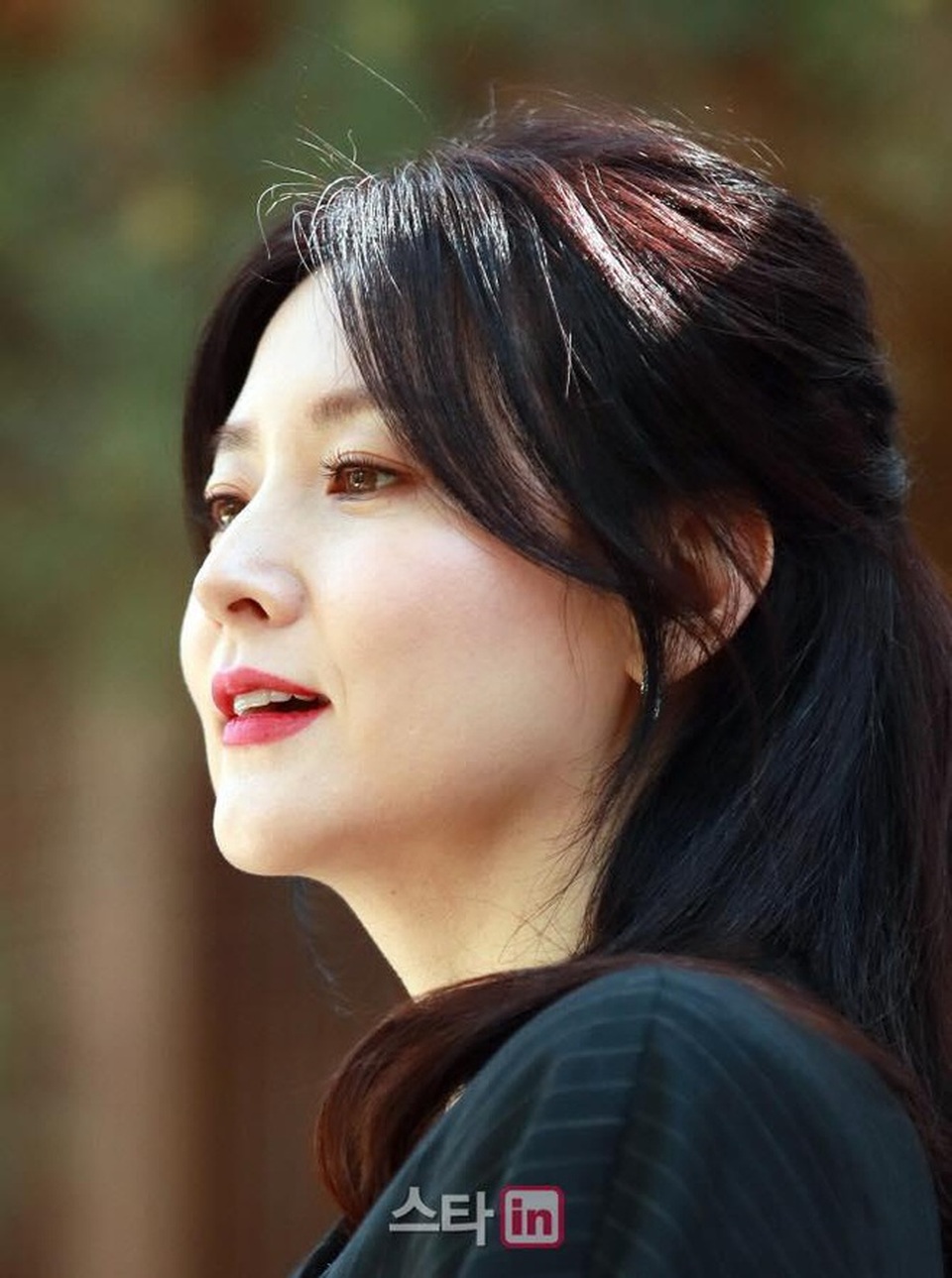 Ngưỡng mộ nhan sắc tuổi 50 của bảo vật quốc gia Lee Young Ae - 7 Ngưỡng mộ nhan sắc tuổi 50 của bảo vật quốc gia Lee Young Ae - 7