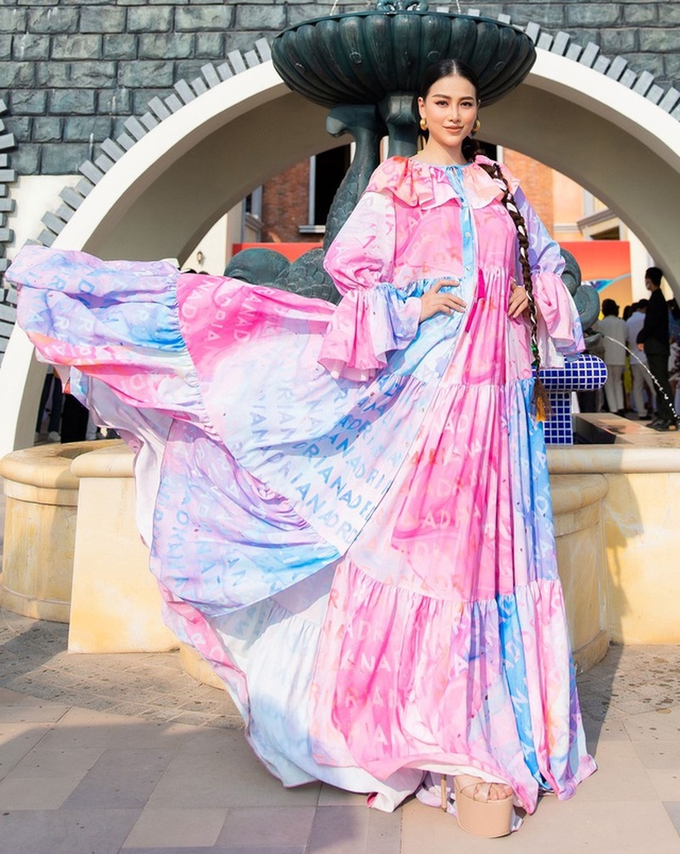 Diva Hồng Nhung tình tứ cùng người yêu ngoại quốc trên thảm đỏ - 19 Diva Hồng Nhung tình tứ cùng người yêu ngoại quốc trên thảm đỏ - 19
