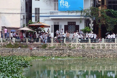 Náo loạn khu phố vì thầy cúng gọi hồn tìm xác