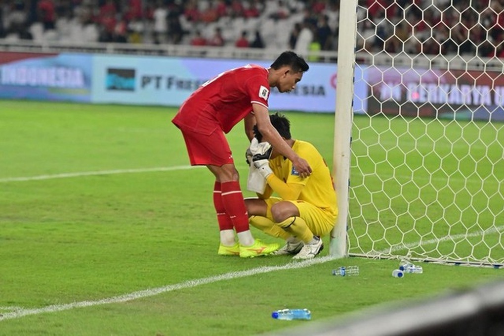 Tội đồ của Indonesia suy sụp tinh thần, HLV Shin Tae Yong phản ứng bất ngờ - 3 Tội đồ của Indonesia suy sụp tinh thần, HLV Shin Tae Yong phản ứng bất ngờ - 3