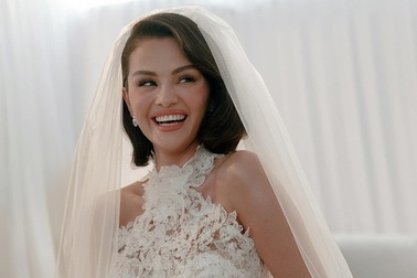 Sau đám cưới rầm rộ, Selena Gomez bị chỉ trích vô ơn