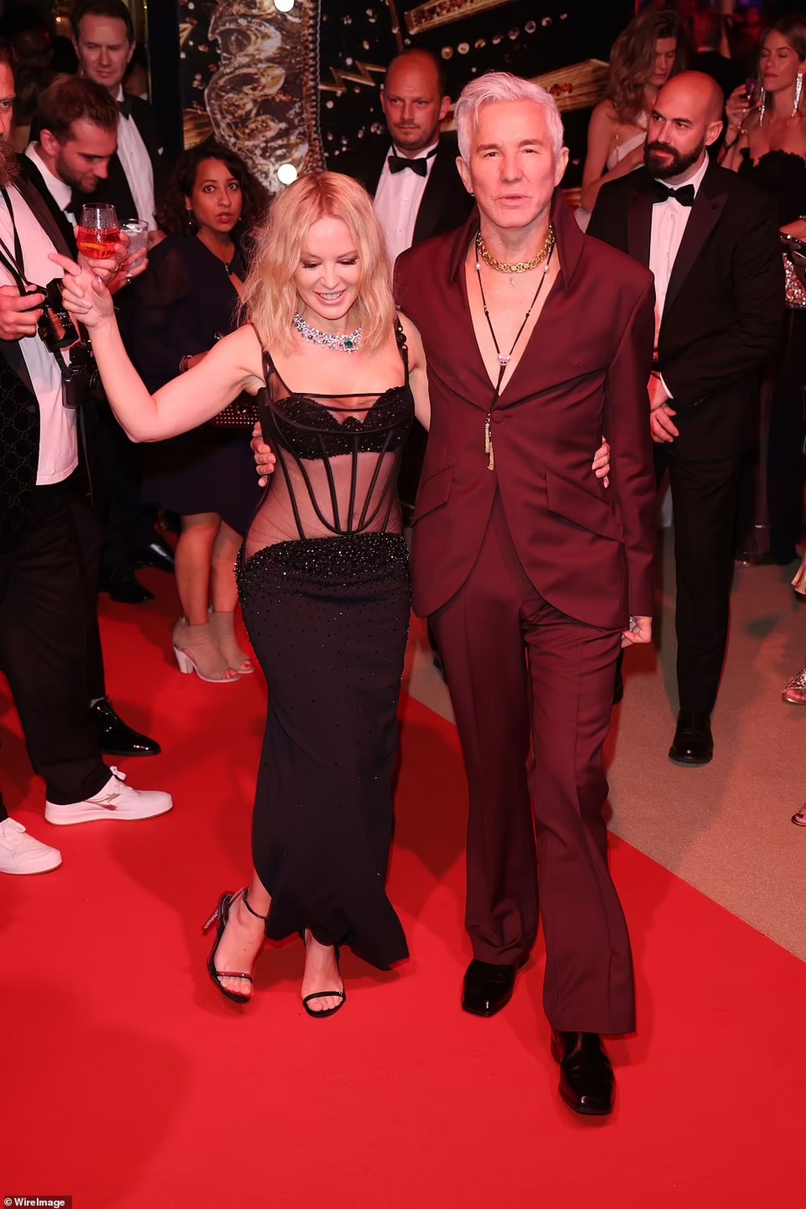 Siêu mẫu Nga Natasha Poly mặc váy hở bạo dự tiệc tại Cannes - 4 Siêu mẫu Nga Natasha Poly mặc váy hở bạo dự tiệc tại Cannes - 4