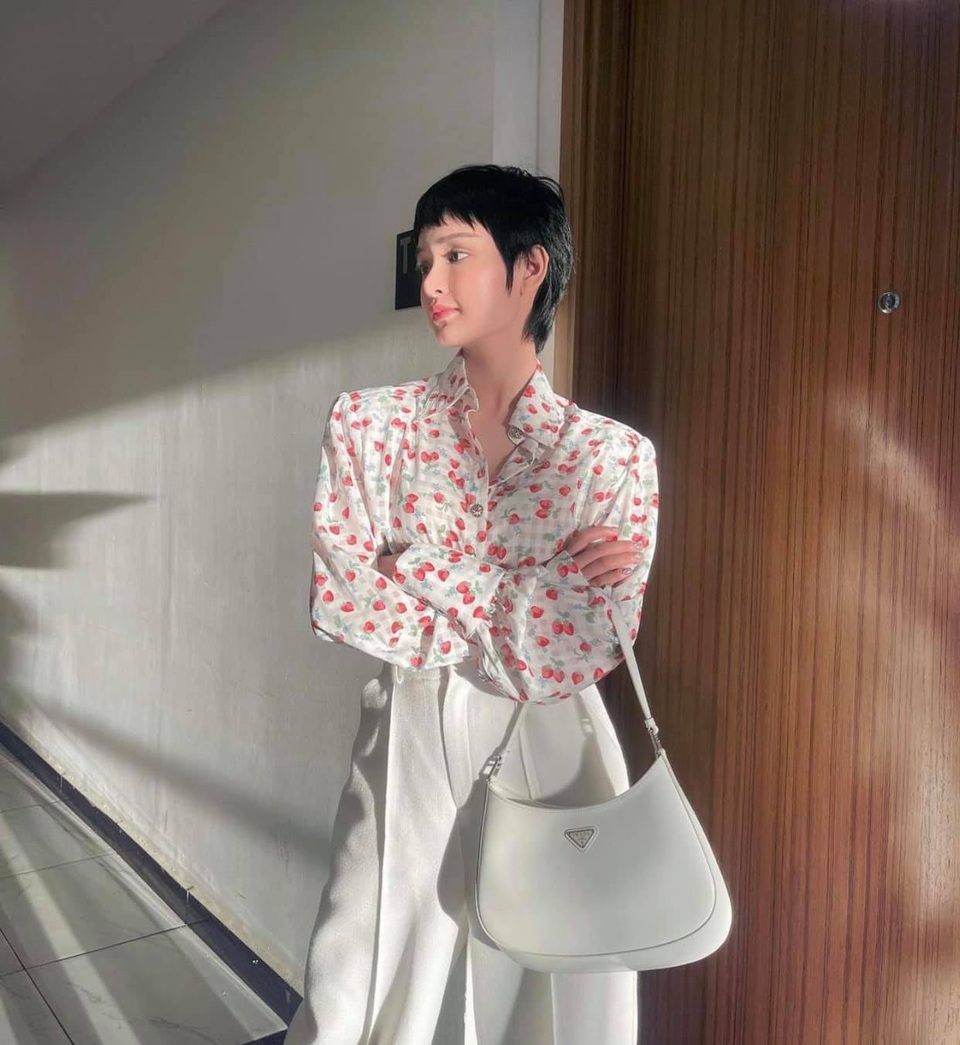 Trần Tiểu Vy, Lương Thùy Linh diện đồ gợi cảm hút ánh nhìn - 9 Trần Tiểu Vy, Lương Thùy Linh diện đồ gợi cảm hút ánh nhìn - 9