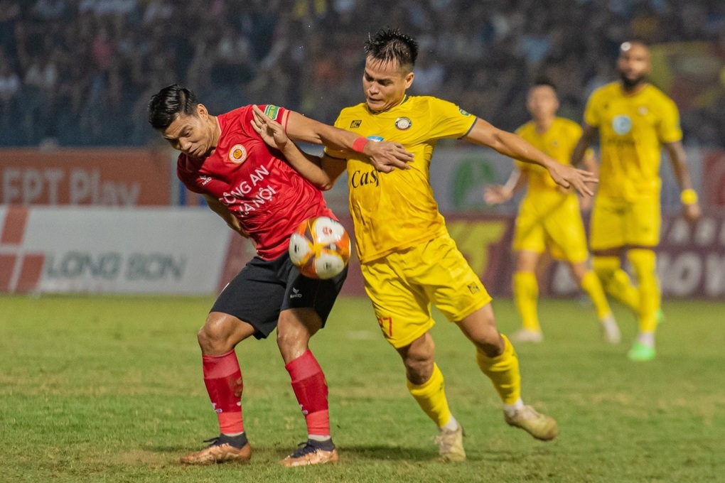 Phan Văn Đức ghi bàn giúp CLB Công an Hà Nội thắng Thanh Hóa - 1 Phan Văn Đức ghi bàn giúp CLB Công an Hà Nội thắng Thanh Hóa - 1