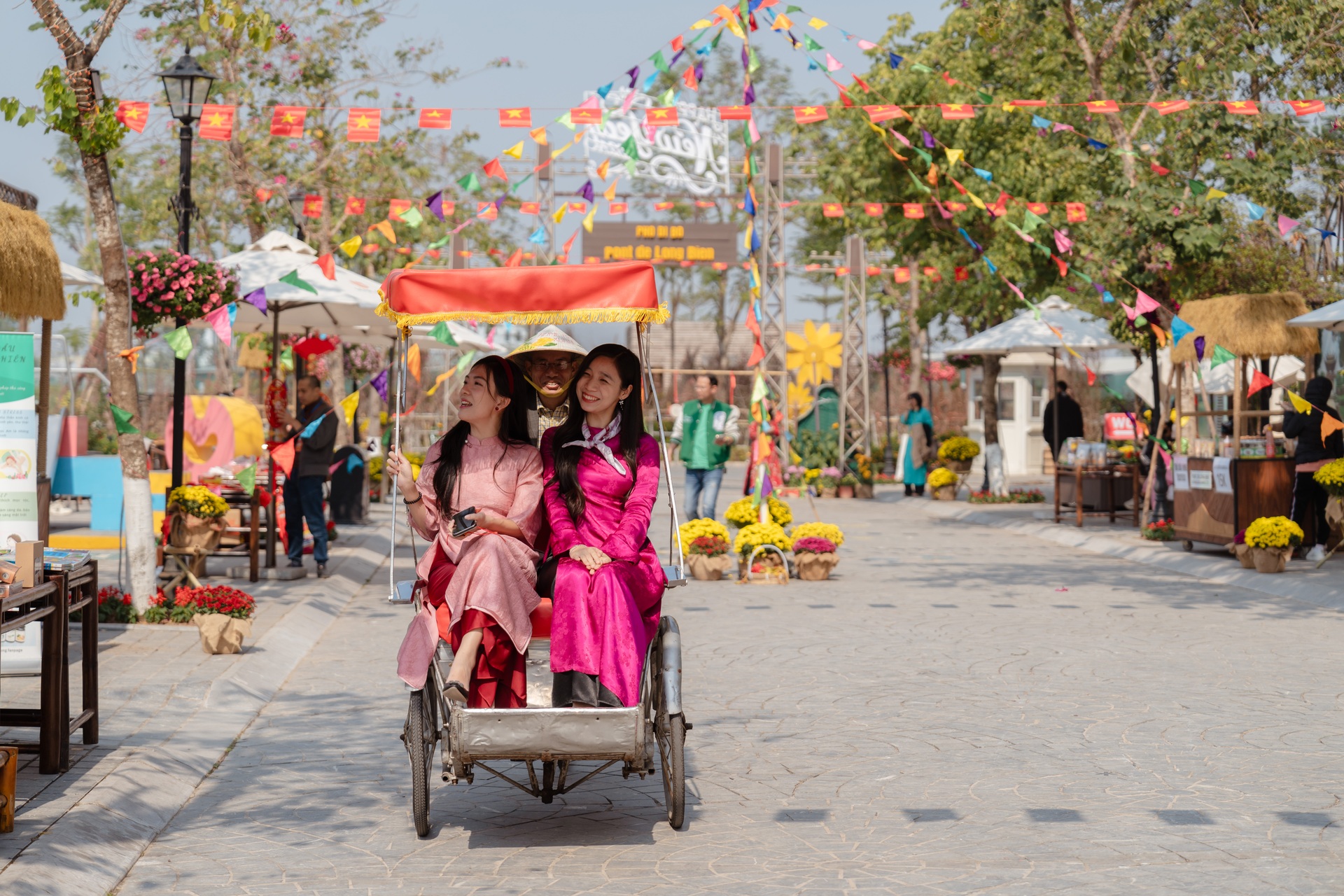 Pont De Long Bien: Điểm đến văn hóa, đánh thức giá trị truyền thống tết Việt - 22 Pont De Long Bien: Điểm đến văn hóa, đánh thức giá trị truyền thống tết Việt - 22