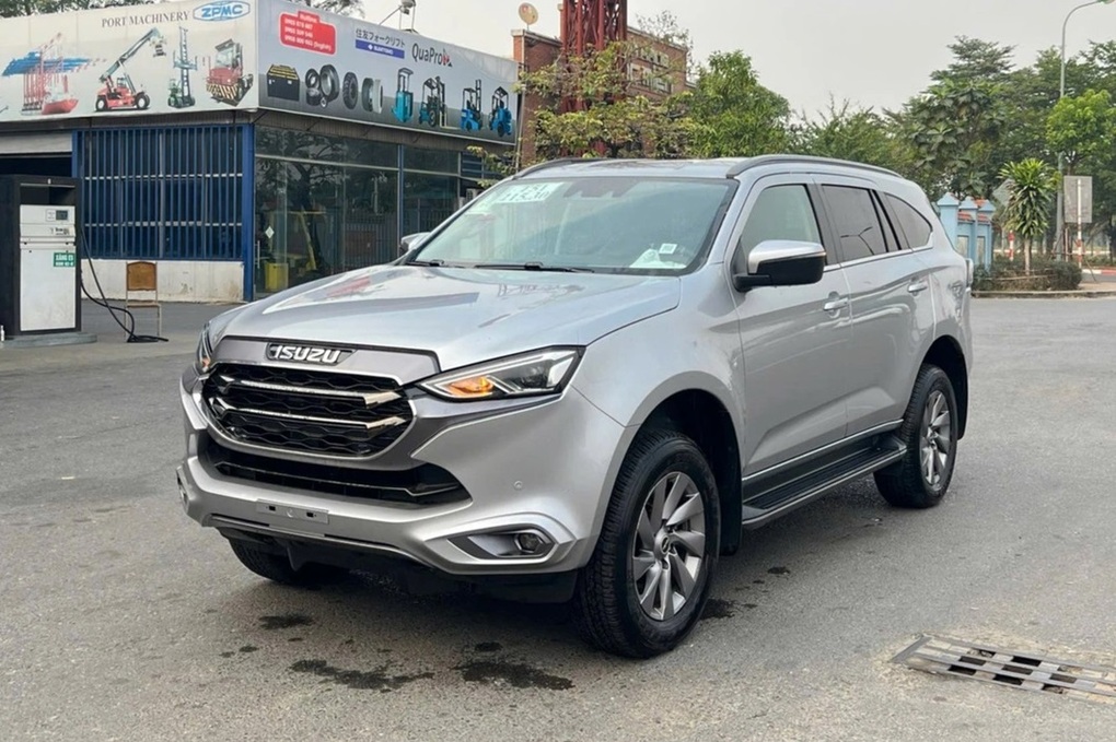 SUV gầm cao 7 chỗ đua ưu đãi, có mẫu giảm tới gần 300 triệu đồng - 1 SUV gầm cao 7 chỗ đua ưu đãi, có mẫu giảm tới gần 300 triệu đồng - 1