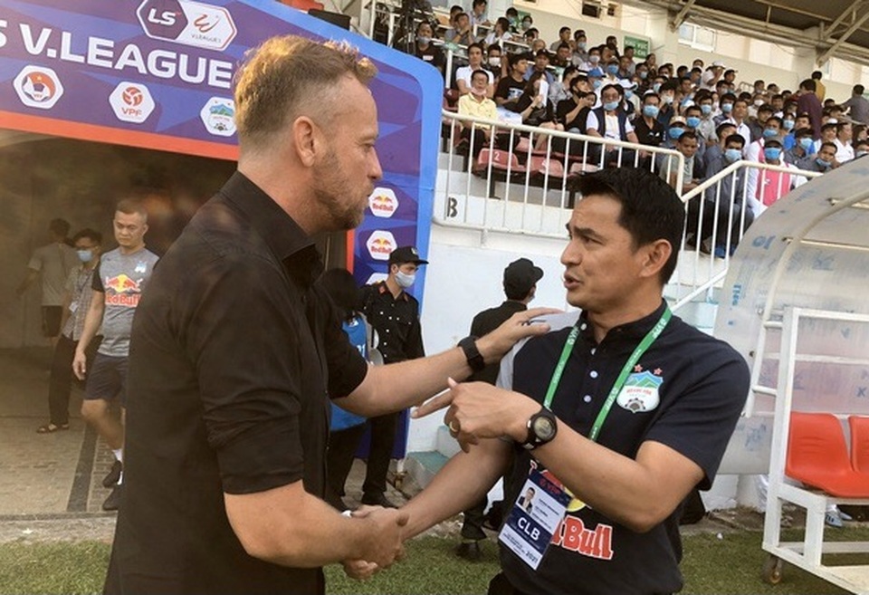 Báo Thái Lan: HLV Kiatisuk đang… đánh chiếm V-League - 2