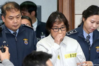 Người phụ nữ khuynh đảo chính trường Hàn Quốc đối mặt 25 năm tù