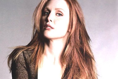 Julianne Moore hài lòng với hôn nhân