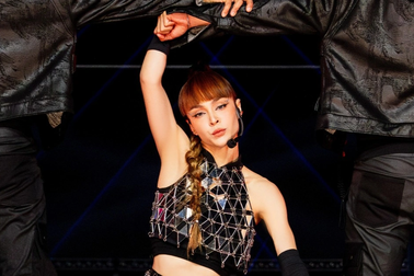 MLee hé lộ tuổi thơ không sống cùng cha mẹ khiến các "chị đẹp" rơi nước mắt