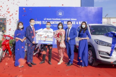 TLC LIGHTING trao thưởng ô tô Hyundai Tucson cho khách hàng